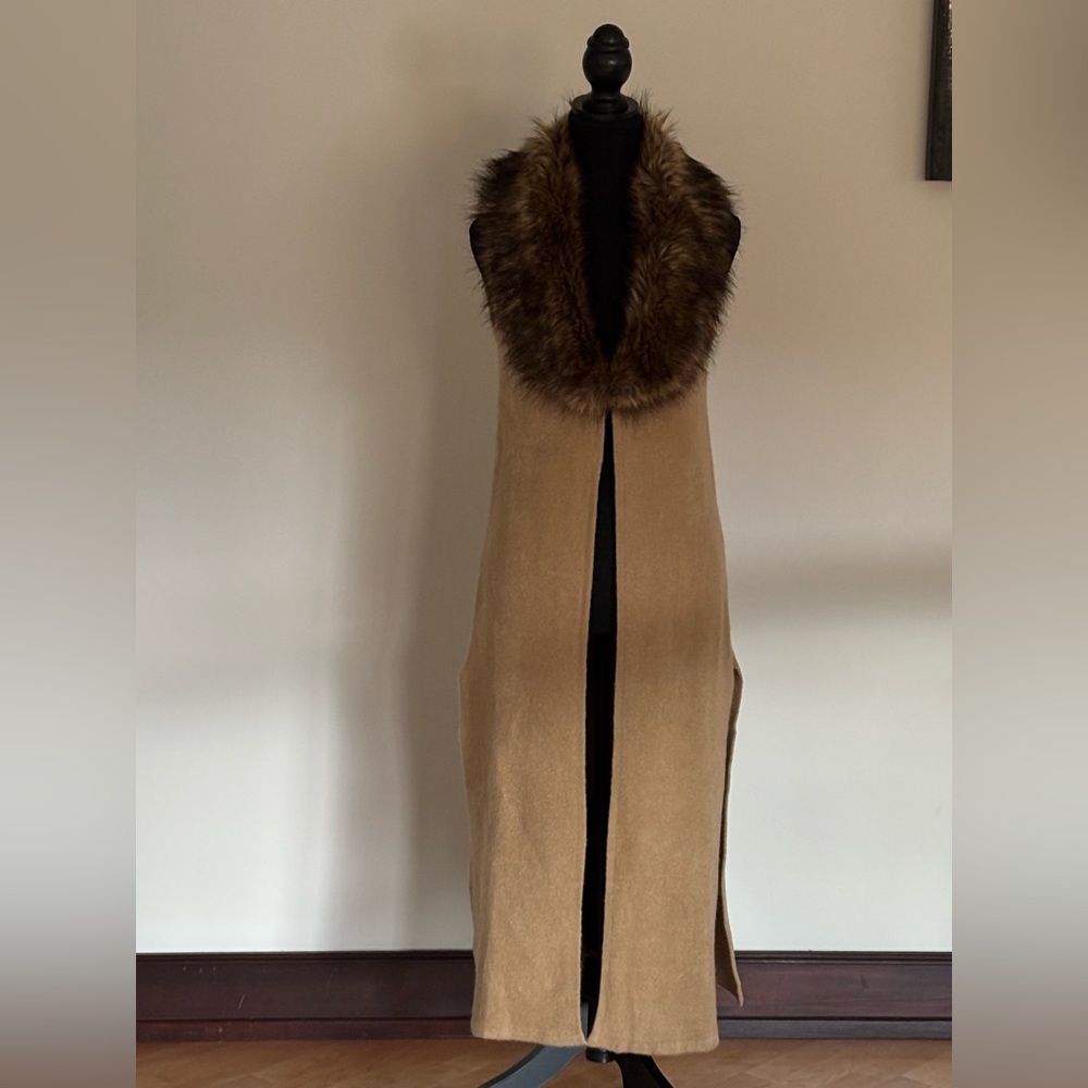 Long Camel Open-Front Sweater Vest with Faux-Fur Collar